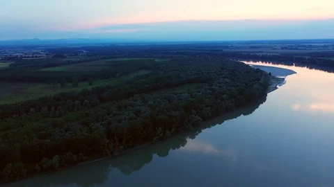 Video of the sunset on the Po river close to Casalmaggiore, Cremona/Italy Stock-Footage 109184422