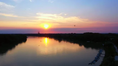 Video of the sunset on the Po river close to Casalmaggiore, Cremona/Italy Stockbeeldmateriaal 109184427