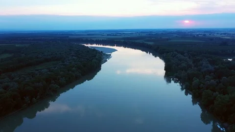 Video of the sunset on the Po river close to Casalmaggiore, Cremona/Italy Stock-Footage 109184435