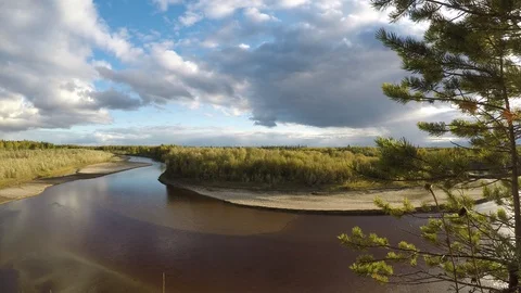 Video timelapse of flow of the wildNorthern river in Yakutia on a turn Stock Footage 113323637
