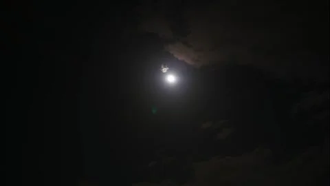 Video Timelapse of Full moon motion in the dark night sky, halo moon, brigh.. Video stock 263018371