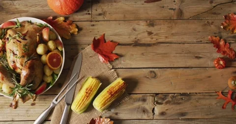 Video of tray with roasted turkey, potatoes and corn on wooden surface 스톡 동영상 331306993