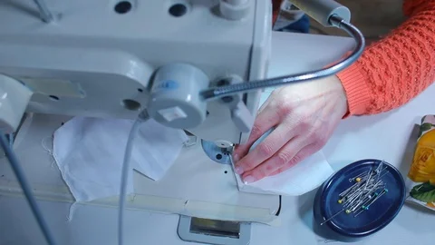 Video tutorial on joining fabric edges on a sewing machine. Stock Footage 128164976