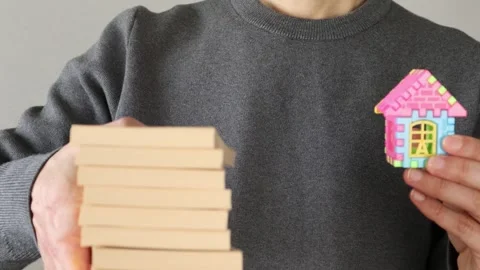 A video that visualizes buying a house Video stock 324546373