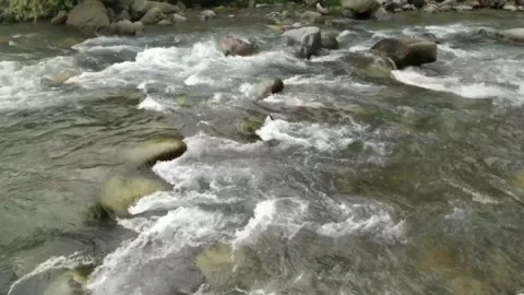 Video of waves hitting rocks at the river Video stock 232654649