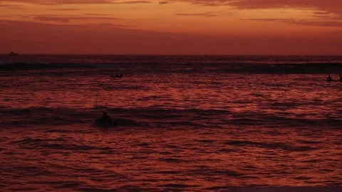 Video of the waves of the sea (Pacific Ocean in Lima, Peru) at sunset. Stock Footage 236274388