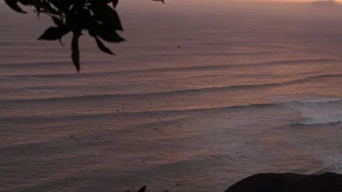 Video of the waves of the sea (Pacific Ocean in Lima, Peru) at sunset. Видео 236274443