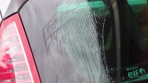 Video of the windshield wiper of the rear windshield. Vidéo 341675138