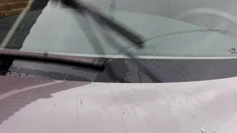 Video of windshield wipers moving on car. Vidéo 341681707