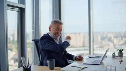 Videocalling executive explaining mistake in financial report at office closeup. Stock Footage 319961187