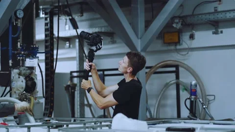 Videographer shoots on steadicam Video stock 202044986