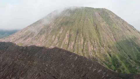 Videoof high volcano with clouds on Java island 스톡 동영상 130591709