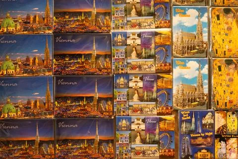 VIENNA, AUSTRIA - AUGUST 22, 2026: Various souvenir magnets with city landmar Fotos de archivo