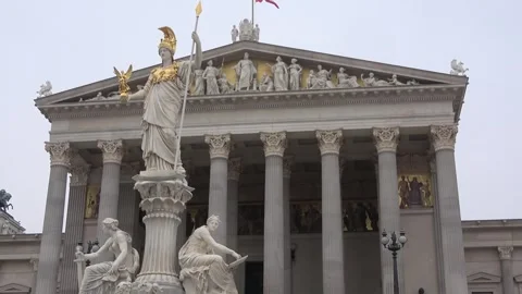 Vienna, Austria, Dec 28, 2023, Goddess Athena statue in Vienna 库存影片 285111553