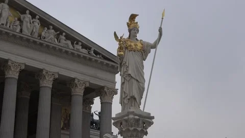 Vienna, Austria, Dec 28, 2023, Goddess Athena statue in Vienna 库存影片 285111688