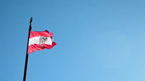 Vienna, Austria: Slow motion of flags of Austria in front of Parlament. 库存影片 252820431