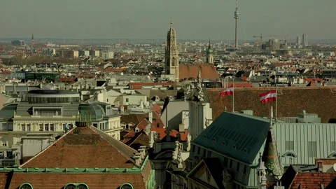 Vienna, city view, first district and austrian flags, medium shot Vídeo Stock 104578558