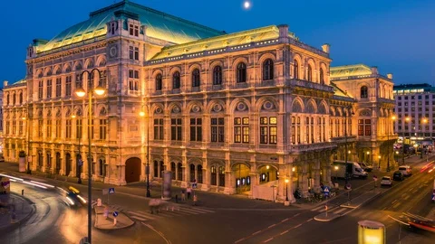 Vienna opera house at sunset. Time lapse. Zoom out effect. Change day to night. Video stock 94464646