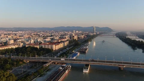 VIENNA: Panoramic view of the bridge over the Donau river with cars Stock-Footage 113267038