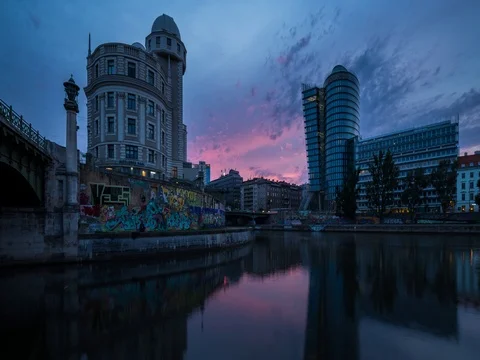 Vienna Sunset at Danube Stockbeeldmateriaal 75915028