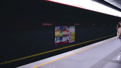 Vienna Underground / Metro U3 動画素材 68066651