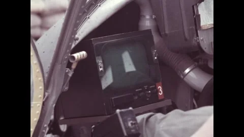 VIETNAM - 1967: Angular screen shape - Monitor screen shows an angular shape 库存影片 344005551