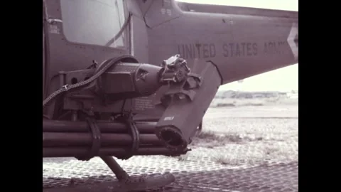VIETNAM - 1967: Gun muzzle cluster - Gun muzzles face the camera in a cluster 스톡 동영상 344005566