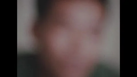 VIETNAM - 1970: Model to face - Hand holds model, then a trainee speaks Vídeo Stock 344004042