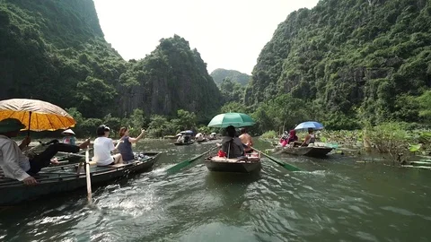 Vietnam, Tam Coc river navigating Vidéo 71198603