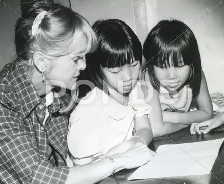 Vietnamese refugees with British teacher, 1980s Stock Photos