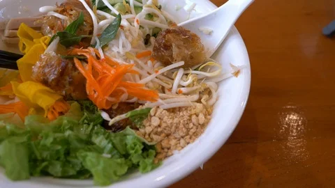 Vietnamese spring roll and noodle dish Video stock 86458218