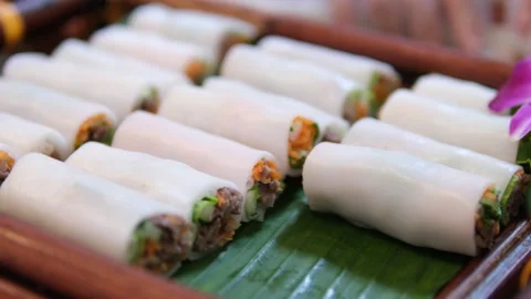 Vietnamese spring rolls - gi cun - featuring fresh shrimp, rice noodles Stock-Footage 310431370