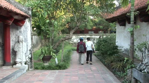 Vietnamese temple courtyard Stock Footage 289035