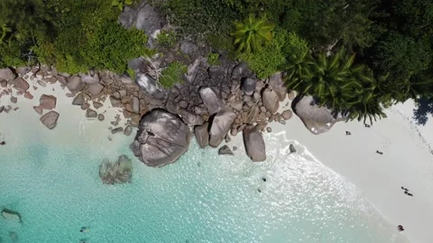 View from above the beach with stones Vídeo Stock 167834067