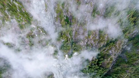 View from above of clouds clinging to mountain Vídeo Stock 90680134