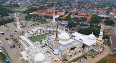 View above the clouds of Islamic Center part 1 動画素材 243273152