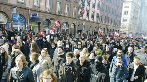 View from above Crowd blocking streets in France 스톡 동영상 61177435