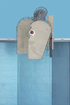 View from above diving platforms above blue swimming pool Illustrazione stock