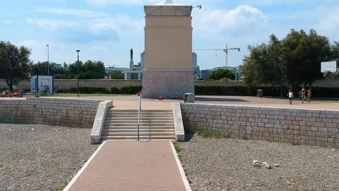 View from above with a drone of the equipped beach of "Torre Quetta" in Bari. 스톡 동영상 94389033