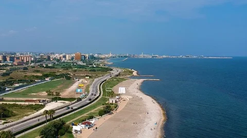 View from above with a drone of the equipped beach of "Torre Quetta" in Bari. Stock-Footage 100081225