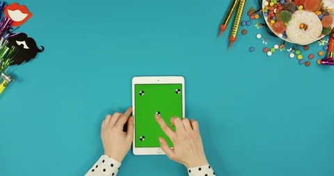 View from above on the female hands scrolling, taping and zooming on the green Video stock 89309522
