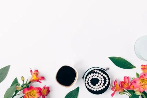 View from above flat layout women's jewelry pearl necklace Stock Photos