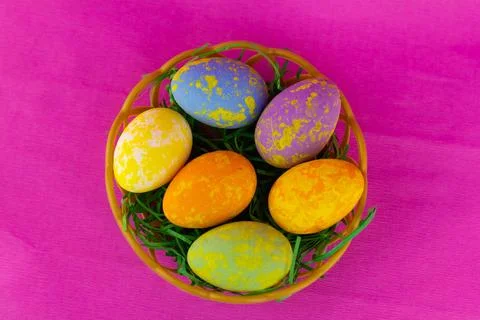 View from above. Pete nest with Easter eggs on a pink background. Festive Stock Photos