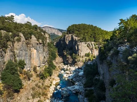 View from above of a rock fall into a river in the Koprulu Canyon in Turkey Foto stock