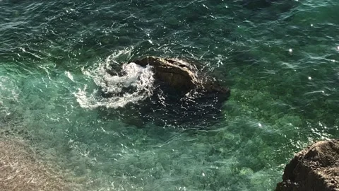View from above of the sea waves which crash into the rock Stock Footage 138864113
