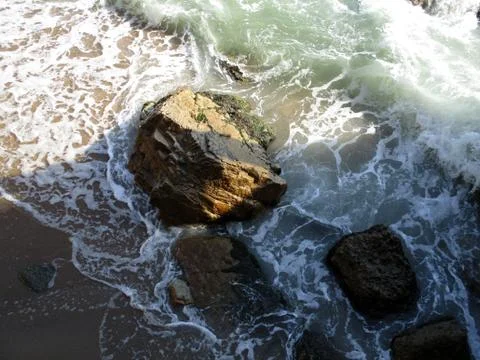 View from above of the waves on the rocks b Stock Photos