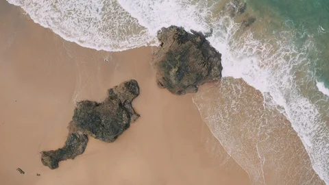 View from above of wide yellow sandy beach and waves Video stock 102930198