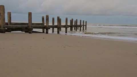 View across Cart Gap beach on the North Norfolk coast Stock-Footage 292826109