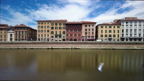 A view across the River Arno in Pisa towards the Lungarno Antonio Pacinotti Stock Footage 157822478