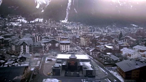 View from Aiguille du Midi to Chamonix Vídeo Stock 104837163